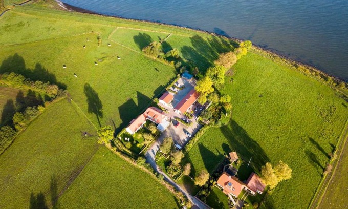 Niesgrau Hotel | Ostseehotel Hunhoi