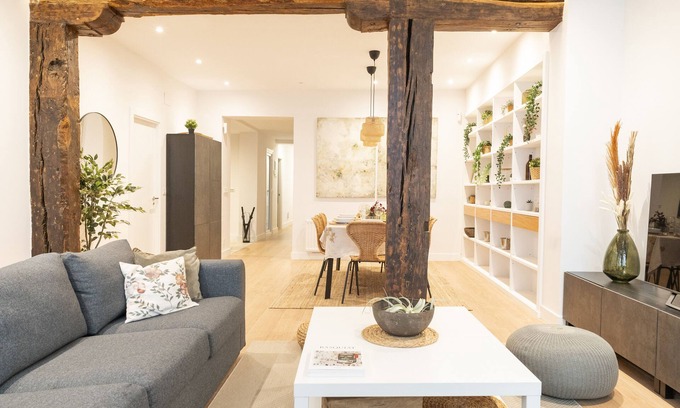 Bilbao Old Town Apartment | OT Residence 5 bed /4 bath in the heart of Old Town