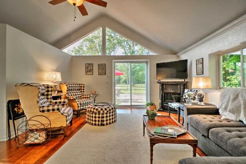 Bedford House | Ottawa Lake Home with BBQ and Patio, 15 Mi to Toledo