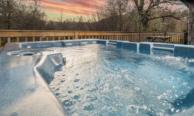 Whitebridge Ski Chalet | Otter River View Lodge