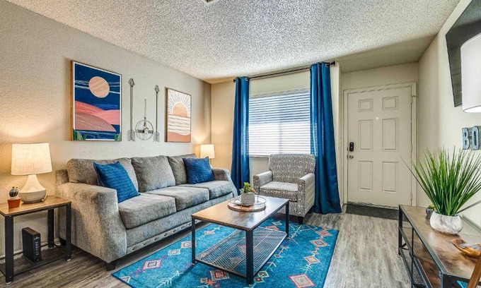 Norman Apartment | OU Boomer, Pool, Gym, Hi Speed WIFI, One Mile To OU & Stadium!