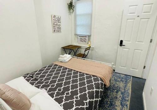 Spruce Hill Apartment | Oui on Ludlow - Entire House and Private Rooms in University City