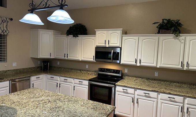 Trailwood House | Our beautiful 4BR 2.5BA just 8 minutes from State Farm Stadium