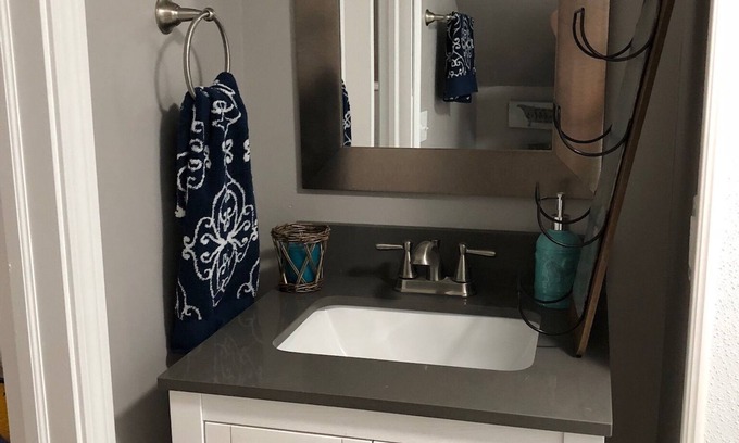 Kerr House | “Our little house on the corner” No cleaning fee and no Taxes all include.