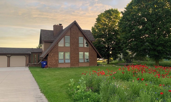 Oneida Other | Our Thunder Moon Farm Stay- sleeps 7, framed by wildflowers. 4 miles to GB.