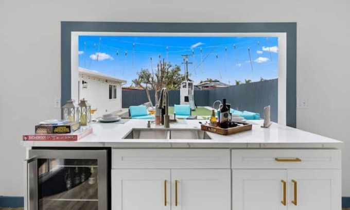 Lincoln Acres House | Outdoor Bar/Jacuzzi/Ocean & Bay Breeze Hideaway