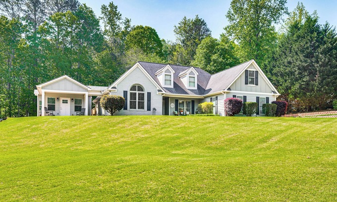 Sharpsburg House | Outdoor Entertainment Area: Sharpsburg Home!