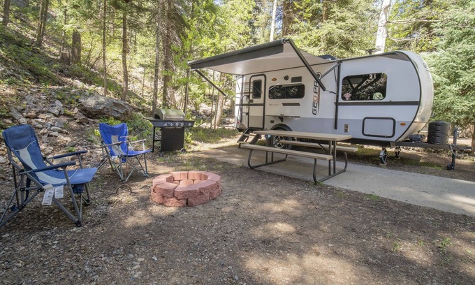 Bayfield House | Outdoor Glamping Fully Setup RV BS89
