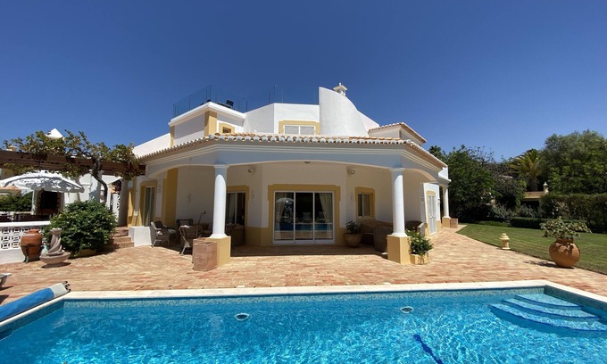 Estombar Villa | Outstanding 5-bedroomed villa with views over the golf course
