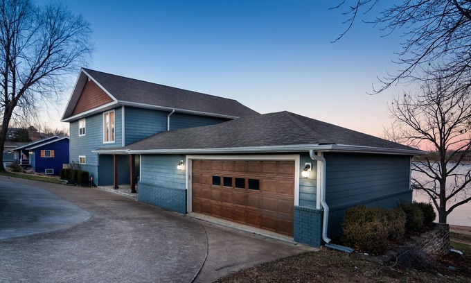 Beaver Shores House | Outstanding View Lake Access Spacious Lakehouse
