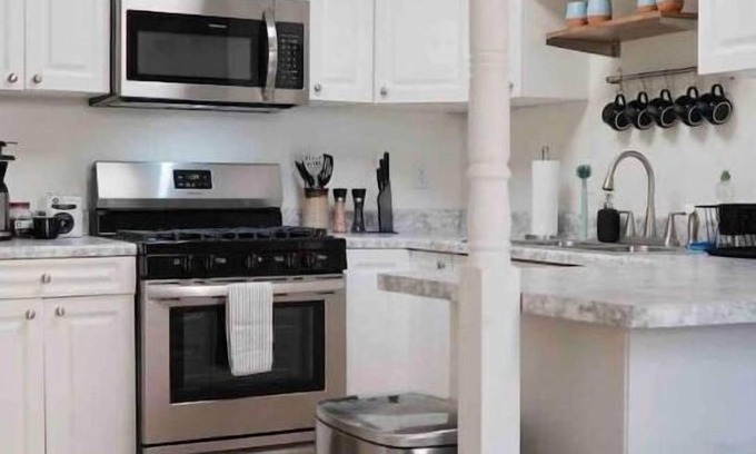 Thomas Apartment | Over the Top - Entire Apartment In Thomas
