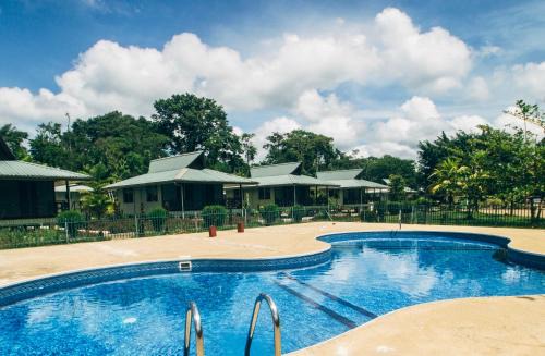 La Simplicite Hotel | Overbridge River Resort