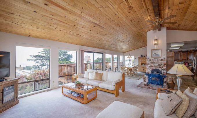 Moss Beach House | Overlooking the Fitzgerald Marine Reserve
