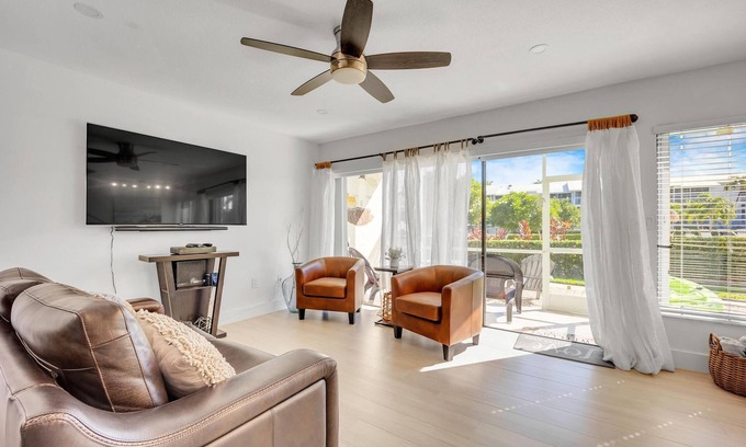 Key Largo House | Overlooking the Lagoon and Pool Includes Use of Golf Cart & 2 Kayaks