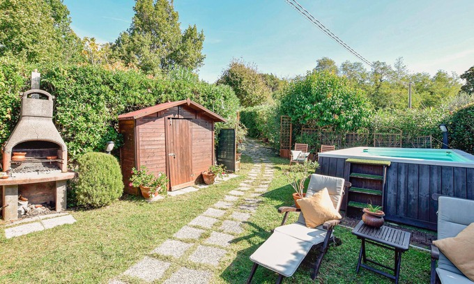 Corsanico-Bargecchia House | Overlooking the sea, this beautiful vacation home with pool welcomes you.