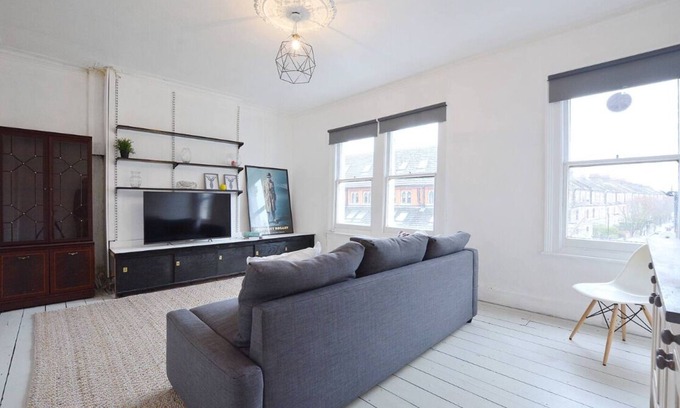 Harrow Road Apartment | Oversize 1Bed Victorian Penthouse in Maida Vale