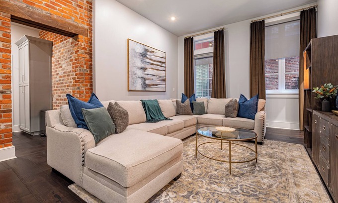 Arts/Warehouse District Apartment | 🌙 Oversized Downtown Condo with Private Terrace🌙 - The Crescent