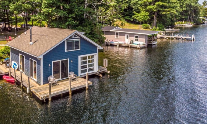 Newbury House | Overwater Bliss | 4 mins to Mt Sunapee | Private Dock | Paddleboard