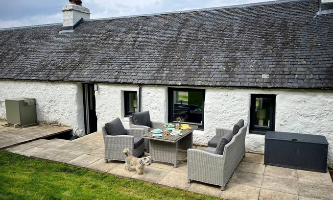 Invergarry Cottage | Owl Cottage, dog-friendly 2-bed cottage near Loch Ness