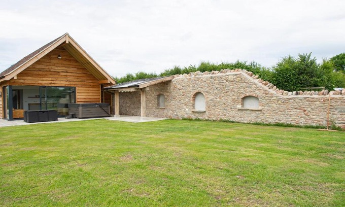 Wedmore House | Owl Lodge