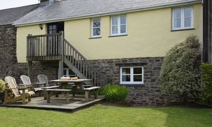 Ilfracombe Cottage | OWLS ROOST, family friendly, with hot tub in Combe Martin
