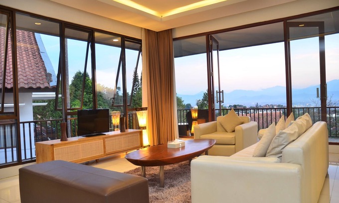 Bandung Villa | Oyama City View 4BR Villa With a Private Pool
