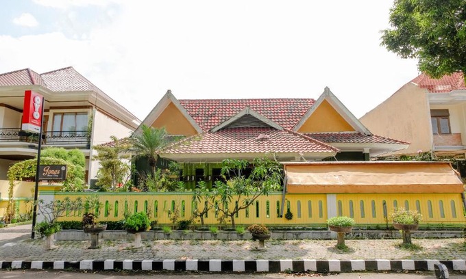 Klojen Hotel | OYO 2772 Jonas Homestay