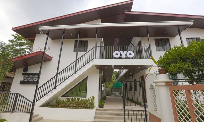 Magallanes Hotel | OYO 736 Jade Apartelle