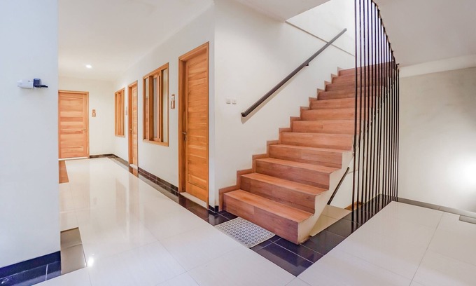 Klojen Hotel | OYO 90319 Angler Guest House Malang