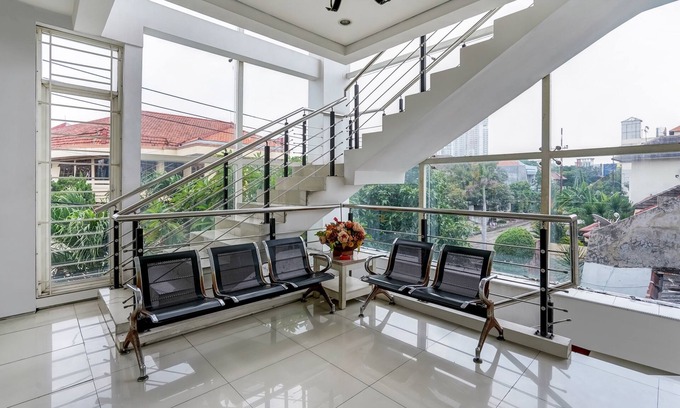 Suko Manunggal Hotel | OYO 90935 Rumah Kost Metroliving