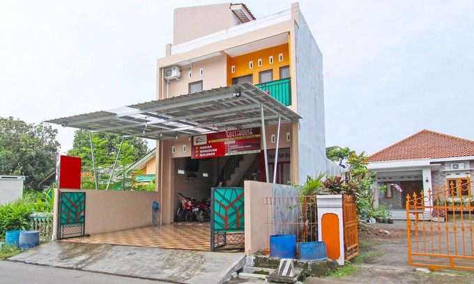 Cilacap Hotel | OYO 91842 Tahesa Guesthouse Syariah