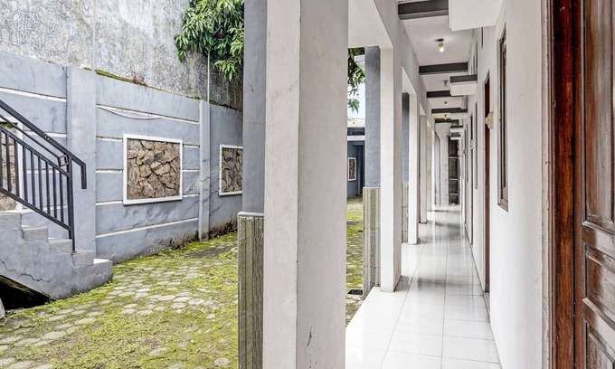 Mojokerto Hotel | OYO 92086 Fun Guesthouse Syariah