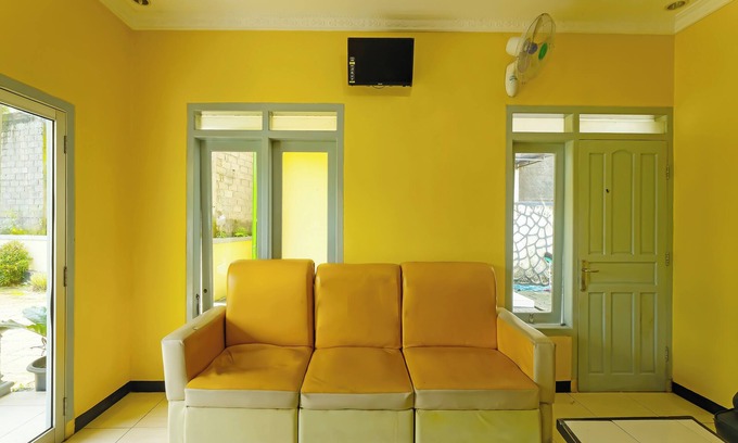 Salatiga Hotel | OYO 92483 Hotel Kirana