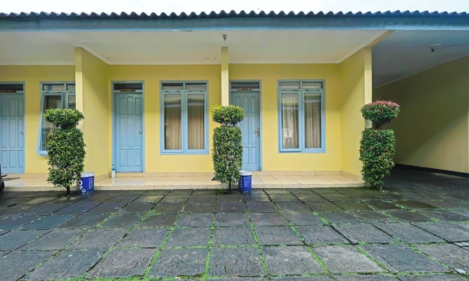 Salatiga Hotel | OYO 92485 Hotel Family