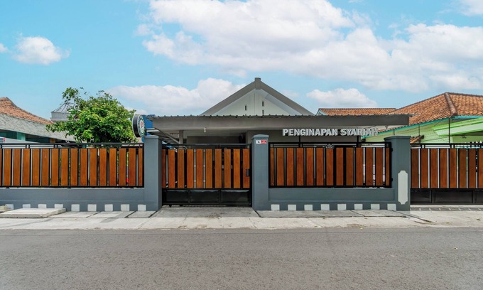 Kediri Hotel | OYO 93526 Homely Syariah