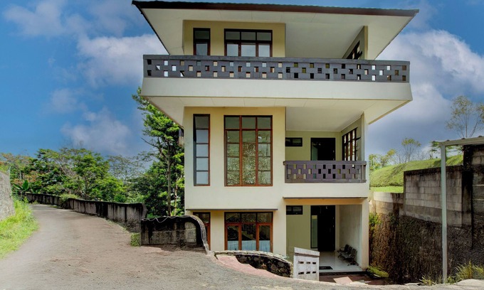 Cisarua Hotel | OYO 94582 Villa Beringin Puncak