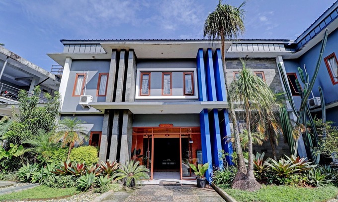 Banyumas Hotel | OYO 94672 Putri Kinasih