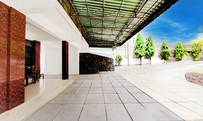 Semarang Hotel | OYO 94703 Hotel Wisma Hasanah