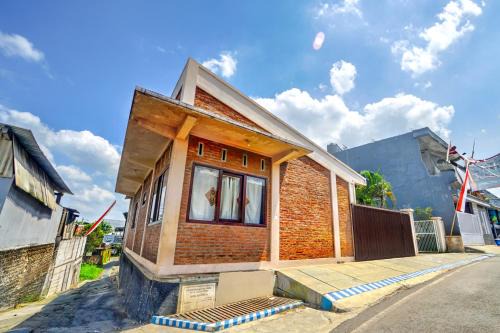 Malang Hotel | OYO 94767 Griya Djati Syariah 1