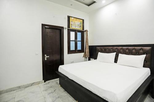 Indirapuram Apartment | OYO A.V Residency