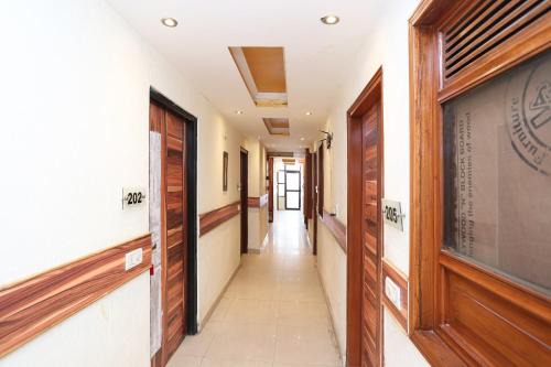 Nehru Place Hotel | OYO Flagship Hotel F FIVE