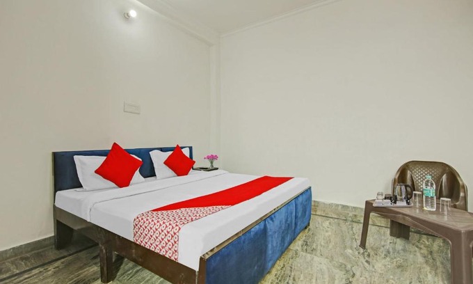 Delhi Hotel | OYO Flagship Mannat Residency Near Shiv Vihar Metro Station