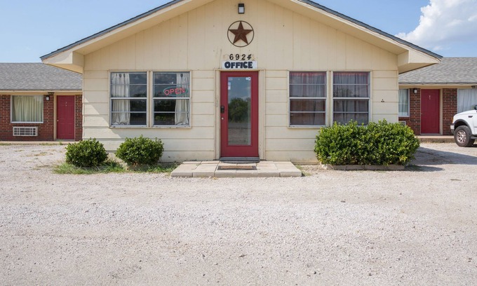 Breckenridge Hotel | OYO Hotel Breckenridge TX Hubbard Creek Lake