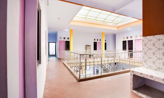 Lumajang Hotel | OYO Life 91626 Rr Kost Putri Syariah