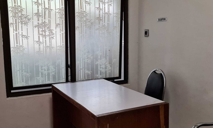 Gubeng Hotel | OYO Life 92191 Omah Dewe Syariah
