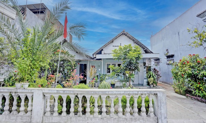 Jombang Hotel | OYO Life 92921 Omaya Kost Syariah