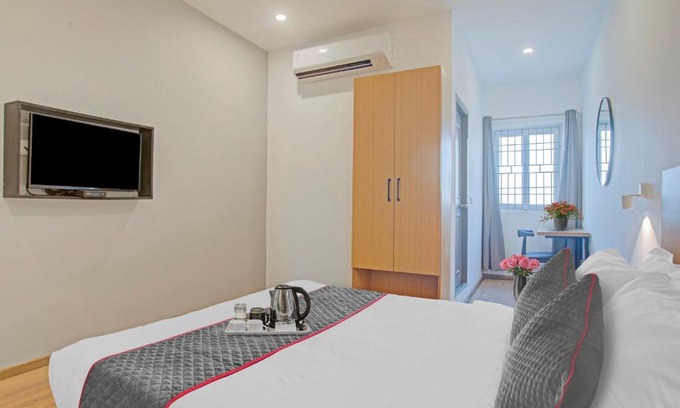 Thoraipakkam Hotel | OYO Townhouse 1012 G-Cloud