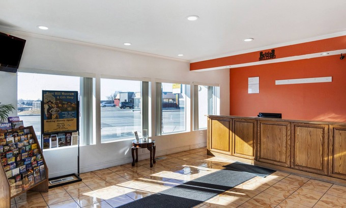 Dodge City Hotel | OYO Townhouse Dodge City KS