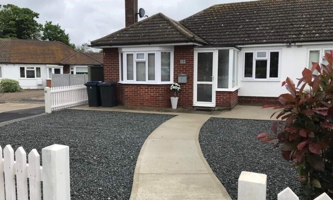 Swalecliffe House | OYSTER BEACH COTTAGE - NEWLY REFURBISHED - 2 Bed Holiday Home