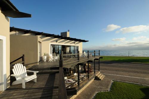 Walvis Bay Bed & Breakfast | Oyster Box Guesthouse